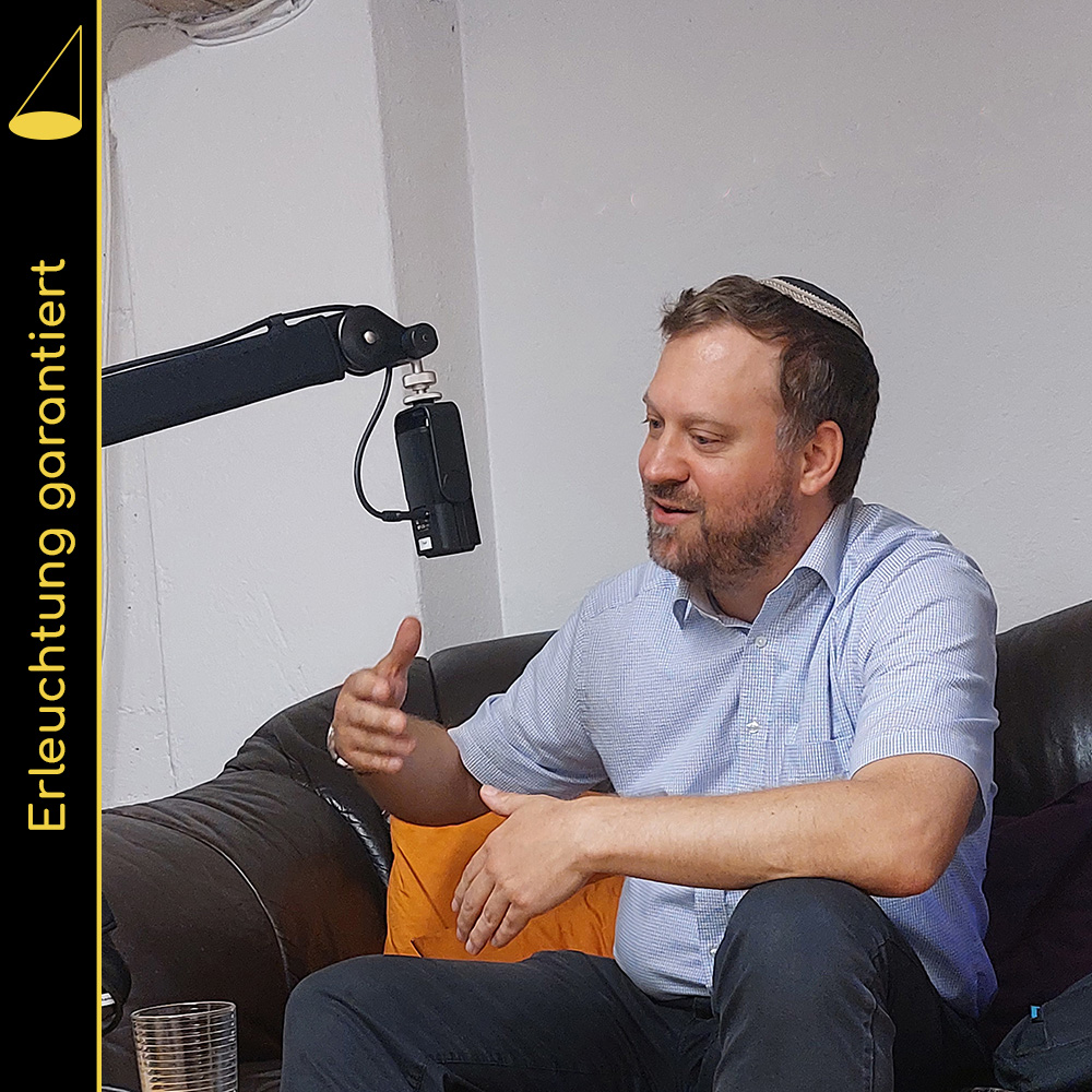 Jehoschua Ahrens bei Podcast-Aufnahme