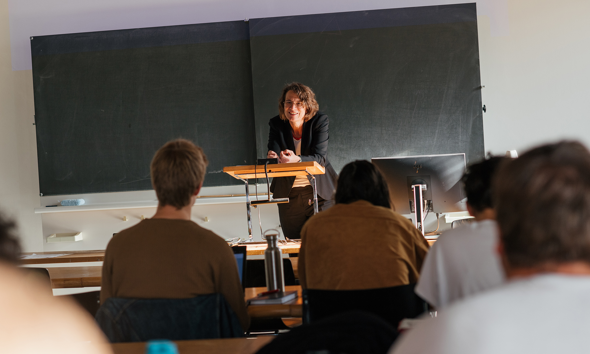 Christiane Tietz beim Unterricht